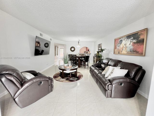 4975 E Sabal Palm Blvd 311, Tamarac, FL 33319