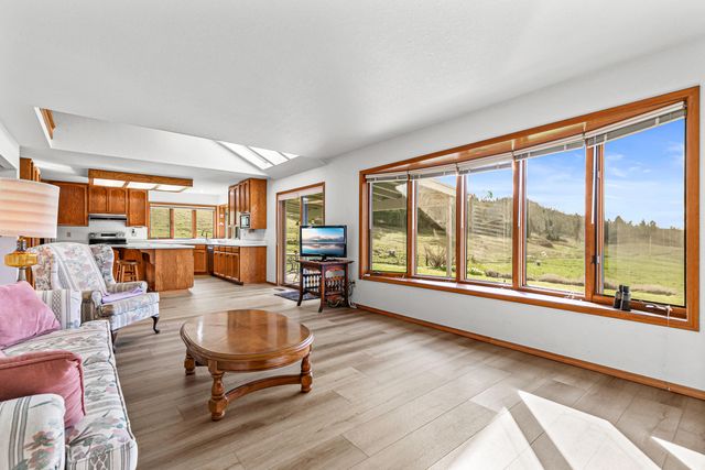 12838 Ramsey Road, Gold Hill, OR 97525