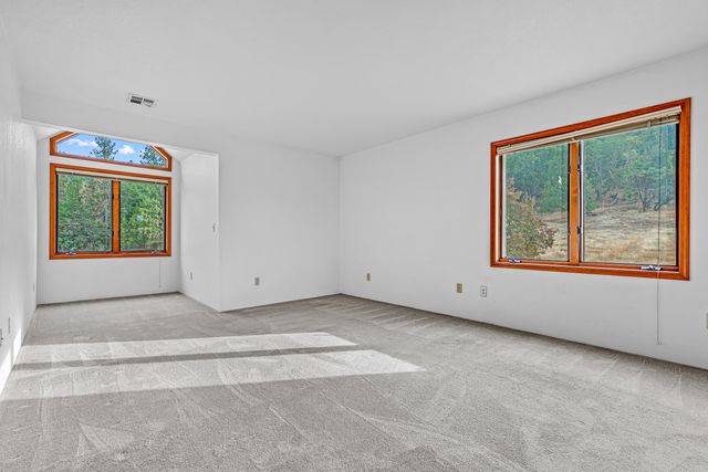 12838 Ramsey Road, Gold Hill, OR 97525