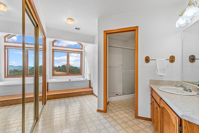 12838 Ramsey Road, Gold Hill, OR 97525