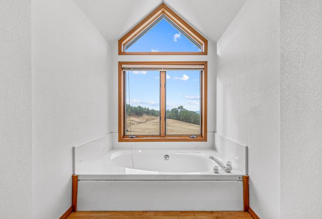 12838 Ramsey Road, Gold Hill, OR 97525