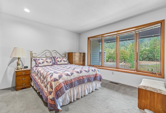 12838 Ramsey Road, Gold Hill, OR 97525