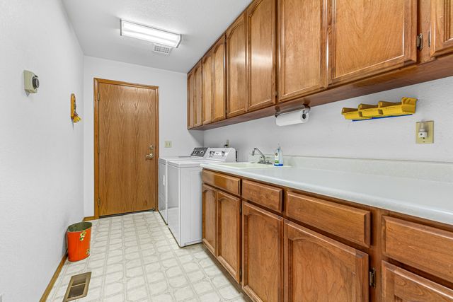 12838 Ramsey Road, Gold Hill, OR 97525