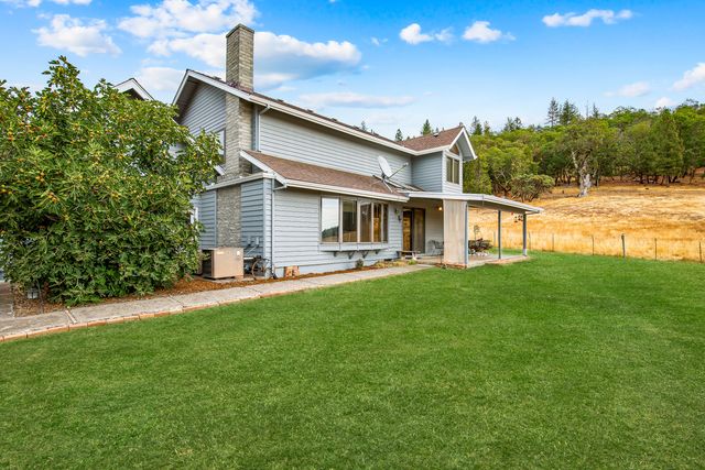 12838 Ramsey Road, Gold Hill, OR 97525