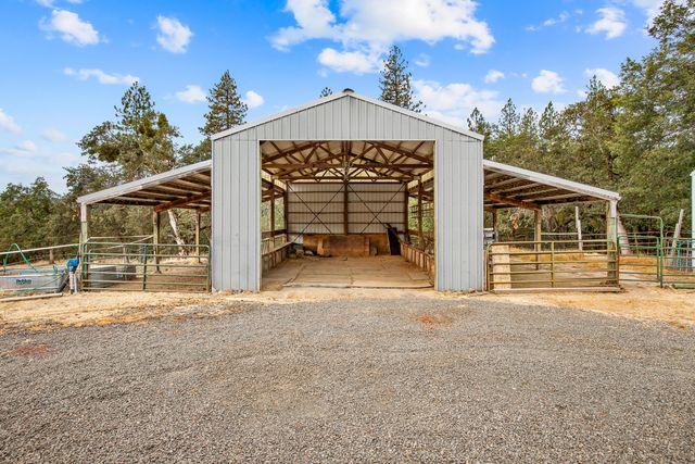 12838 Ramsey Road, Gold Hill, OR 97525