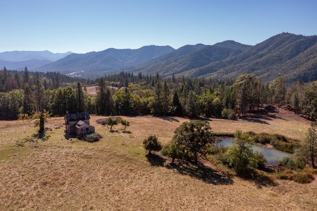 12838 Ramsey Road, Gold Hill, OR 97525