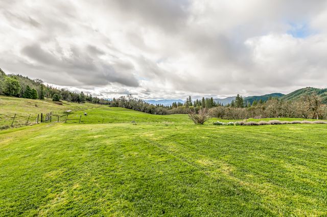 12838 Ramsey Road, Gold Hill, OR 97525