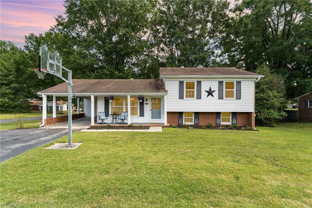 109 N 13th Avenue, Mayodan, NC 27027