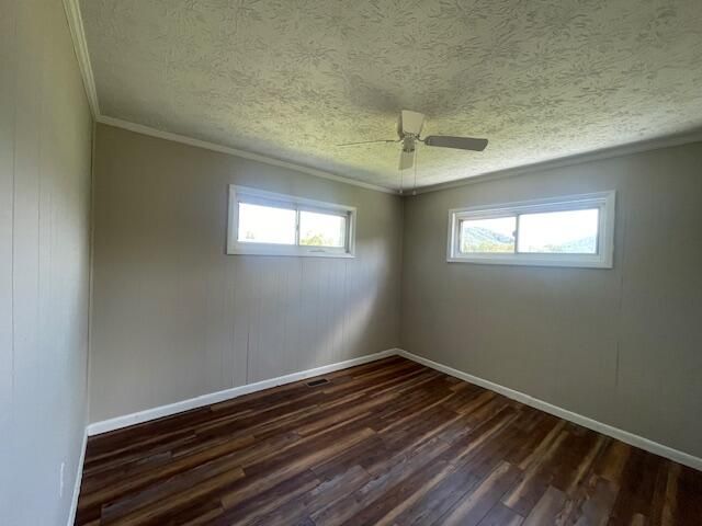 411 KY-3085, Flat Lick, KY 40935