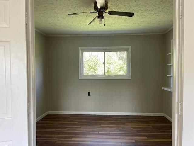 411 KY-3085, Flat Lick, KY 40935