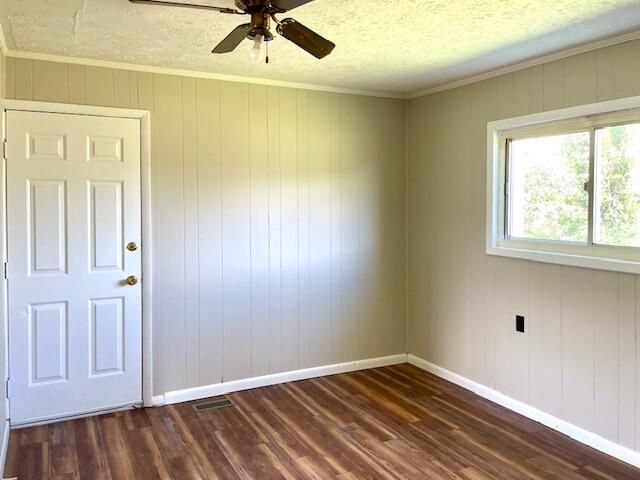 411 KY-3085, Flat Lick, KY 40935