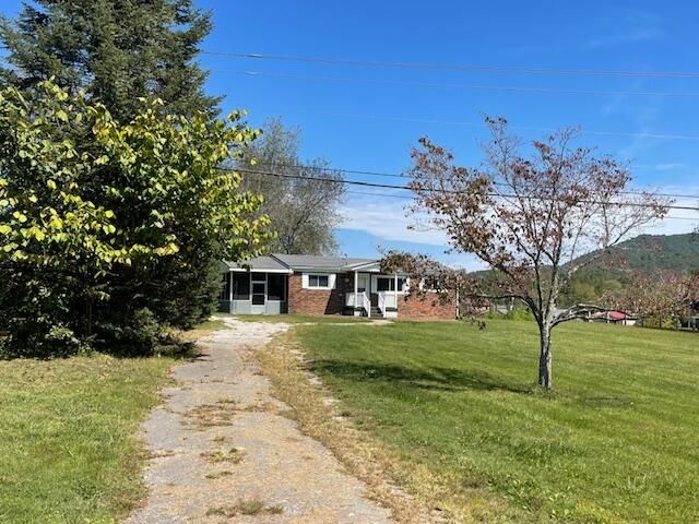 411 KY-3085, Flat Lick, KY 40935
