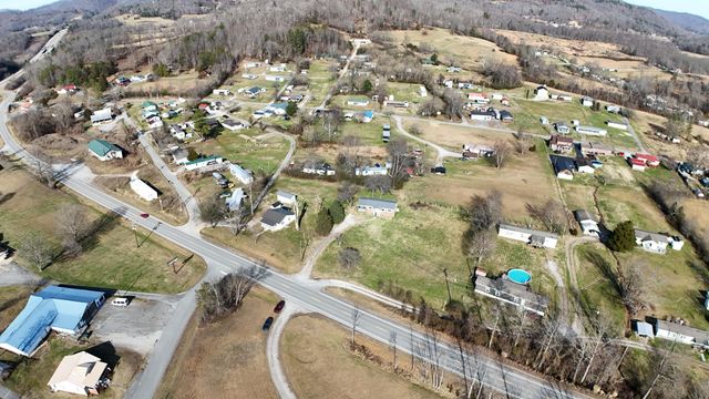 411 KY-3085, Flat Lick, KY 40935