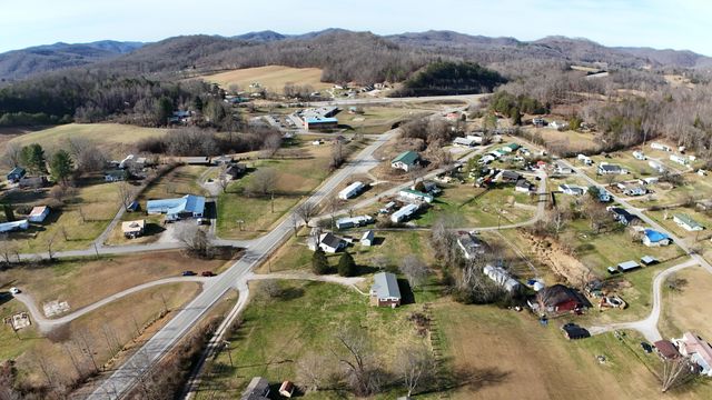 411 KY-3085, Flat Lick, KY 40935