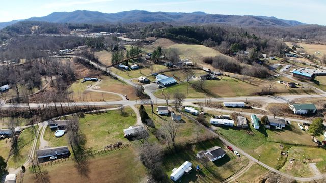 411 KY-3085, Flat Lick, KY 40935