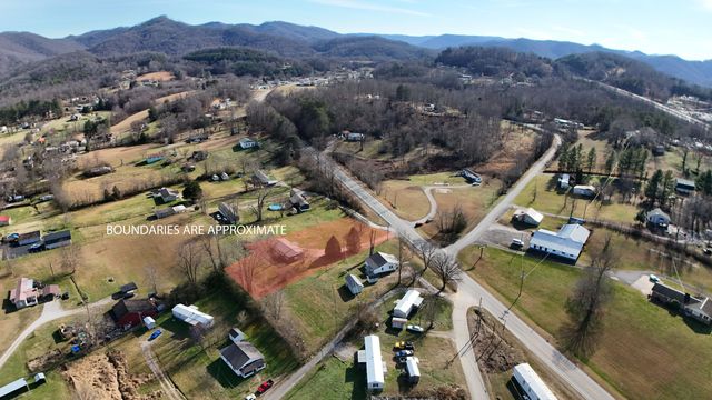 411 KY-3085, Flat Lick, KY 40935
