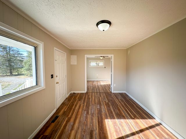 411 KY-3085, Flat Lick, KY 40935