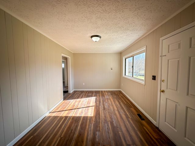 411 KY-3085, Flat Lick, KY 40935