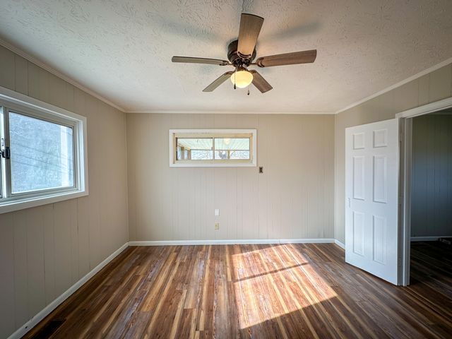 411 KY-3085, Flat Lick, KY 40935