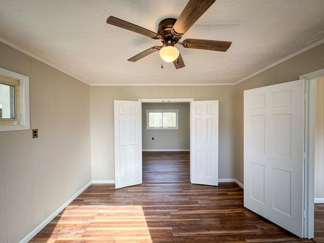 411 KY-3085, Flat Lick, KY 40935