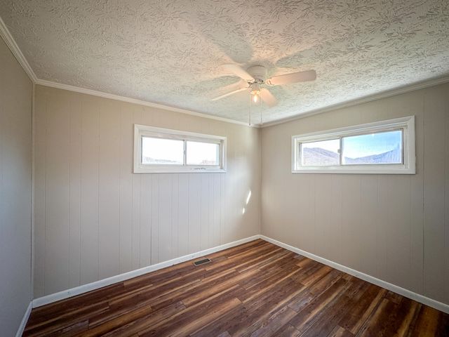 411 KY-3085, Flat Lick, KY 40935