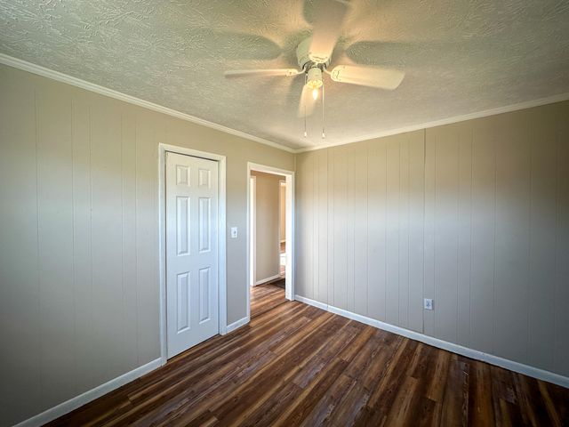 411 KY-3085, Flat Lick, KY 40935