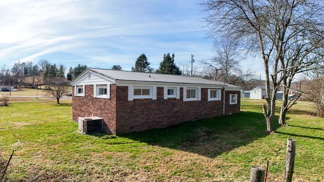 411 KY-3085, Flat Lick, KY 40935