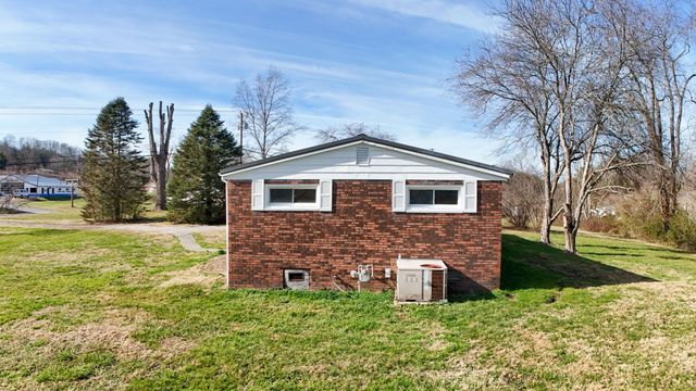 411 KY-3085, Flat Lick, KY 40935