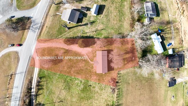 411 KY-3085, Flat Lick, KY 40935