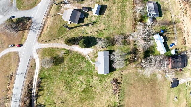 411 KY-3085, Flat Lick, KY 40935