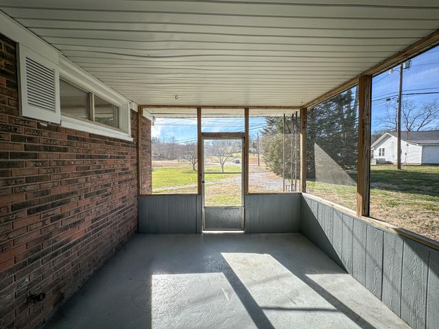 411 KY-3085, Flat Lick, KY 40935