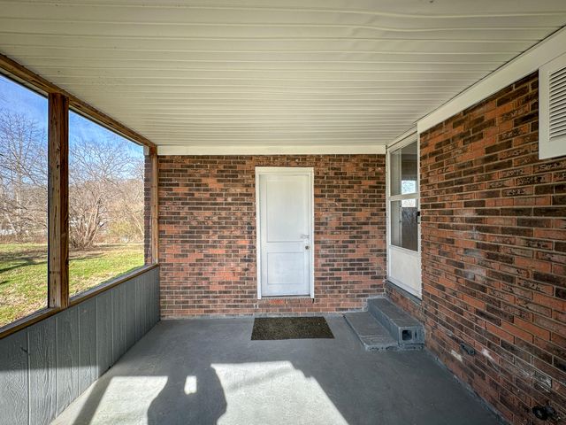 411 KY-3085, Flat Lick, KY 40935