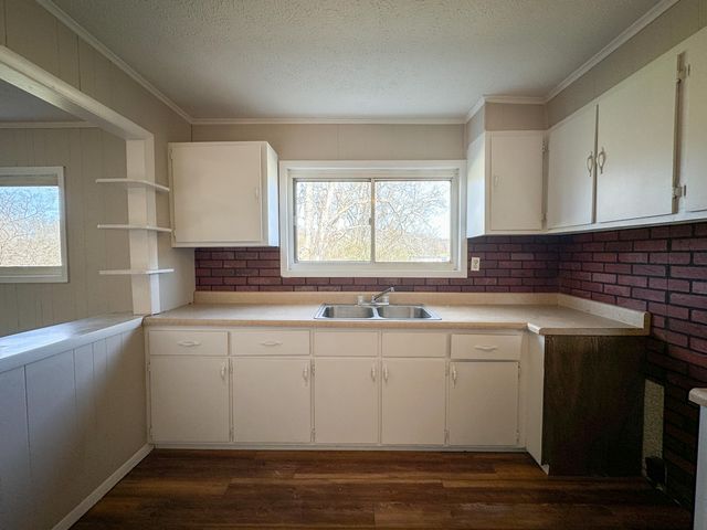 411 KY-3085, Flat Lick, KY 40935