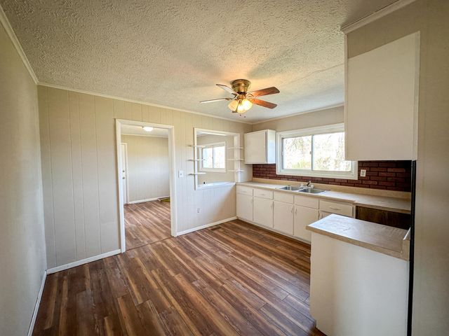 411 KY-3085, Flat Lick, KY 40935