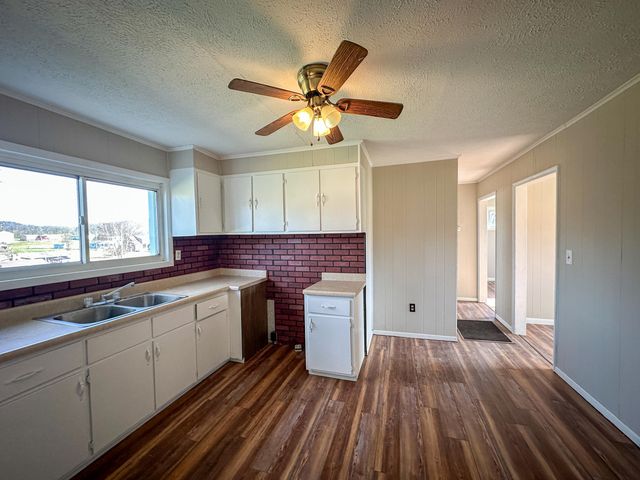 411 KY-3085, Flat Lick, KY 40935