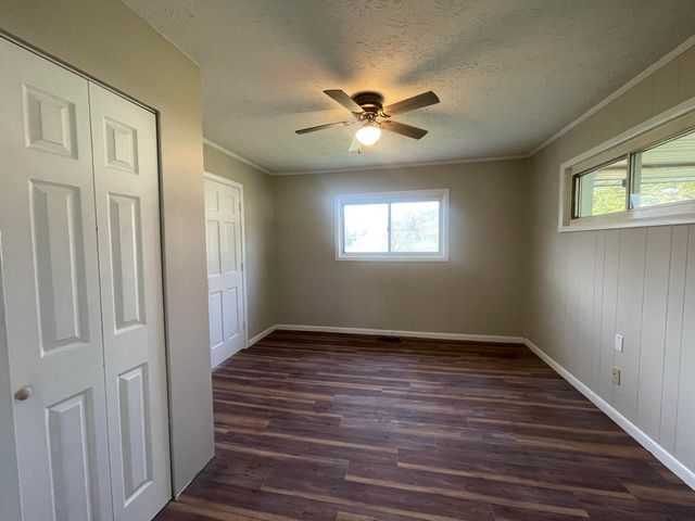 411 KY-3085, Flat Lick, KY 40935