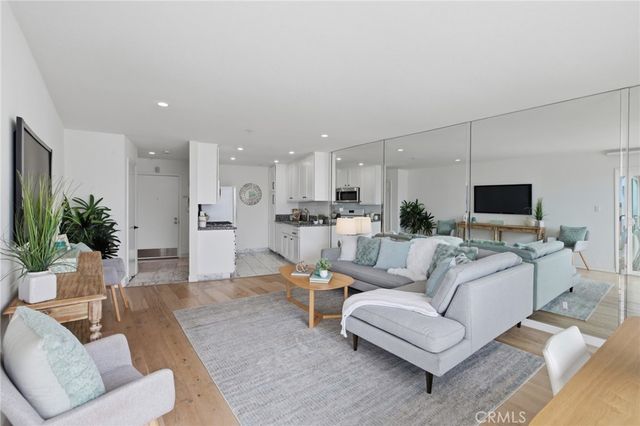 565 Esplanade 312, Redondo Beach, CA 90277