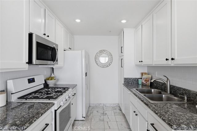 565 Esplanade 312, Redondo Beach, CA 90277