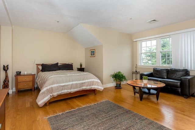 4 Forge Pond E, Canton, MA 02021