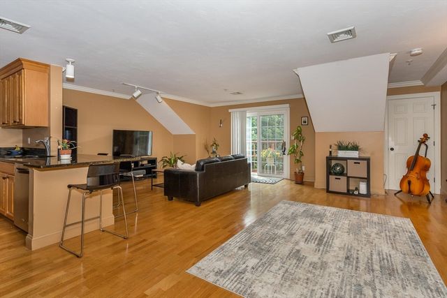4 Forge Pond E, Canton, MA 02021