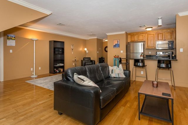 4 Forge Pond E, Canton, MA 02021
