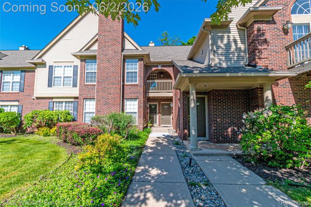 28569 Carlton Way Drive, Novi, MI 48377