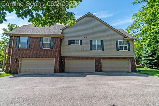 28569 Carlton Way Drive, Novi, MI 48377