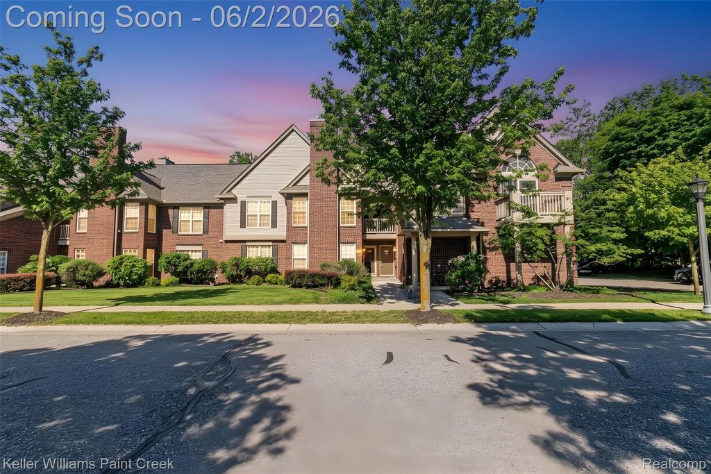28569 Carlton Way Drive, Novi, MI 48377