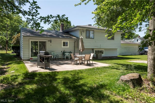 23630 Carriage Lane, North Olmsted, OH 44070
