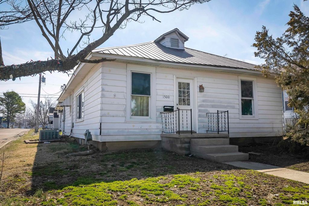 1500 W TYLER Street, Herrin, IL 62948