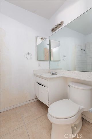 2512 N Tustin D, Santa Ana, CA 92705