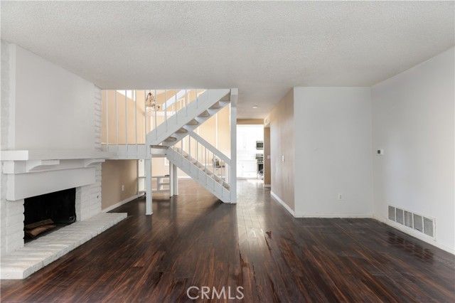 2512 N Tustin D, Santa Ana, CA 92705