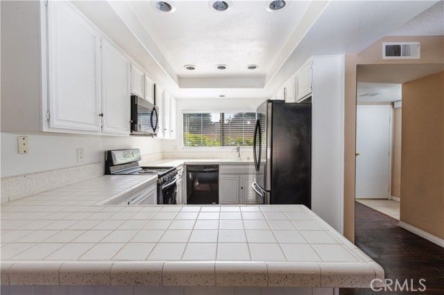 2512 N Tustin D, Santa Ana, CA 92705