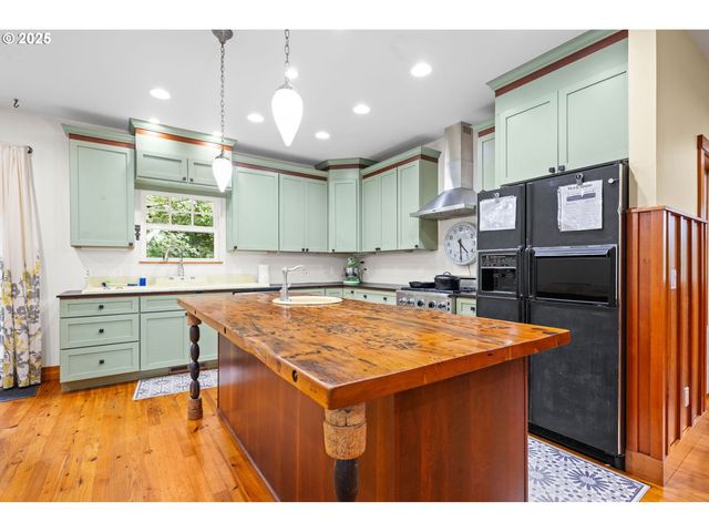 676 Nw 9TH St, Warrenton, OR 97146